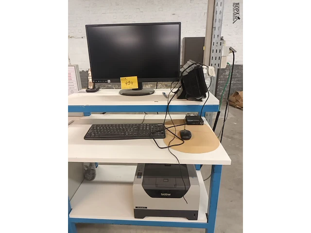 Lot 494 - computer configuratie, radio en telefoon - afbeelding 1 van  8
