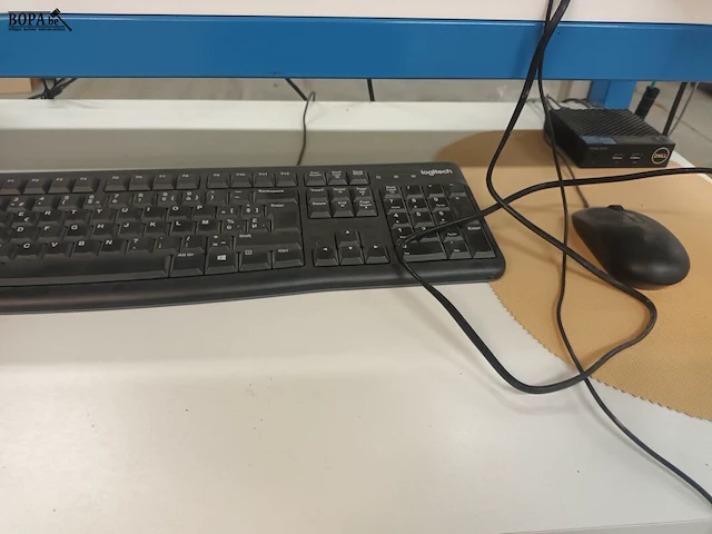 Lot 494 - computer configuratie, radio en telefoon - afbeelding 4 van  8