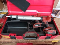 Lot 495 - accu kitspuit hilti. 2 stuks - afbeelding 2 van  5