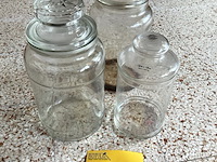 Lot 495 - grote glazenbokalen met stop, 3 stuks - afbeelding 1 van  2