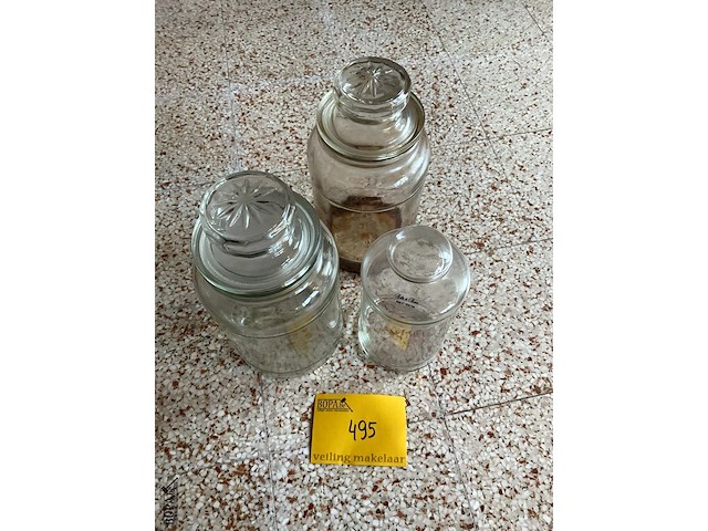 Lot 495 - grote glazenbokalen met stop, 3 stuks - afbeelding 2 van  2