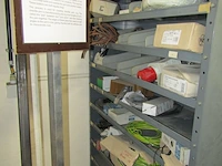 Lot 495 - rekken, haspel en infobord - afbeelding 5 van  5