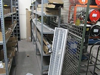Lot 496 - dominorek met inhoud - afbeelding 1 van  5