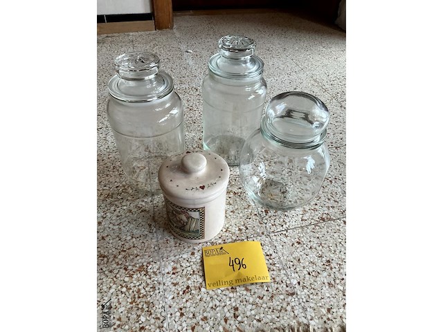 Lot 496 - grote bokalen met stop in glas, 4 stuks - afbeelding 1 van  3