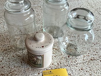 Lot 496 - grote bokalen met stop in glas, 4 stuks - afbeelding 1 van  3