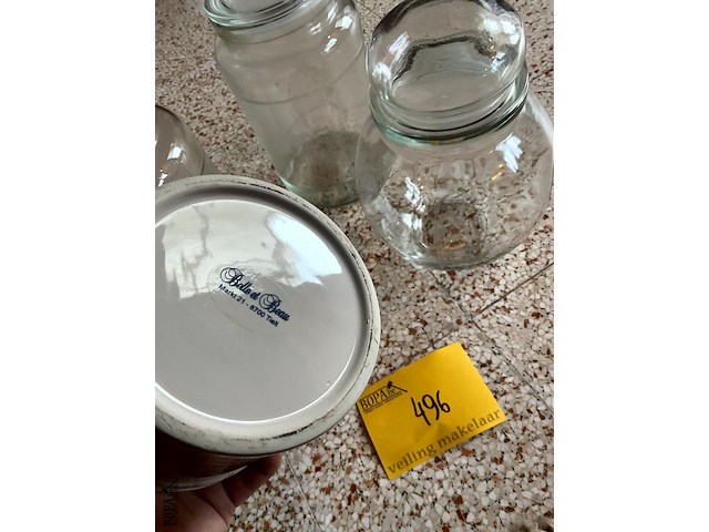 Lot 496 - grote bokalen met stop in glas, 4 stuks - afbeelding 3 van  3