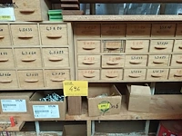 Lot 496 - schroeven. inhoud lades - afbeelding 3 van  3
