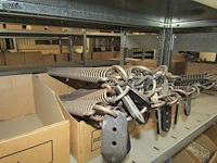 Lot 497 - dominorek met inhoud. 6 stuks - afbeelding 3 van  8