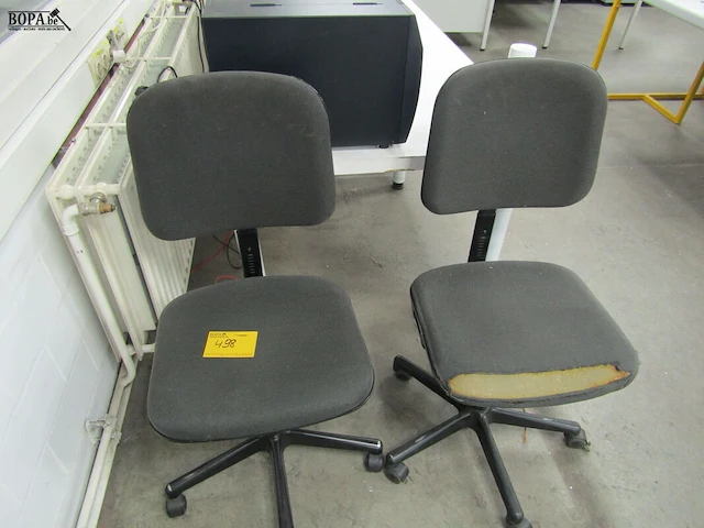 Lot 498 - bureaustoel. 2 stuks - afbeelding 1 van  1