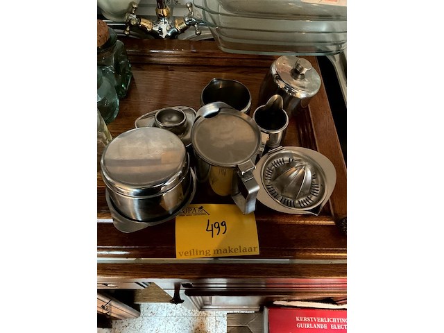 Lot 499 - inox melk suiker pers fruit eidop doos - afbeelding 1 van  5