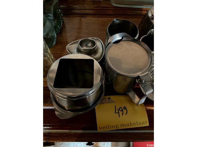 Lot 499 - inox melk suiker pers fruit eidop doos - afbeelding 2 van  5