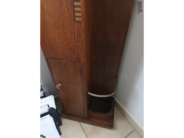 Lot 5 - art deco halkastje met kapstok - afbeelding 2 van  5