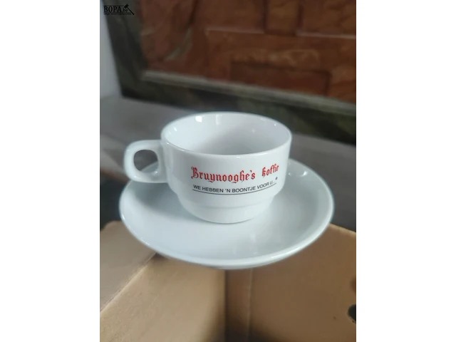 Lot 5 - bruynooghe's koffietassen en onderbordjes - afbeelding 2 van  2