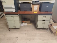 Lot 5 - bureau met lades