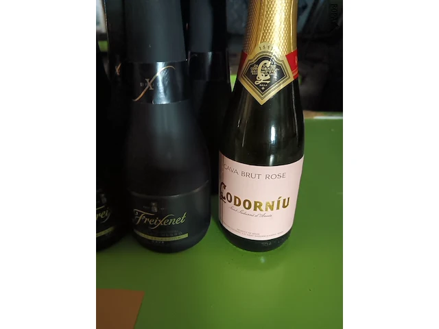 Lot 5 - cava - 18 flesjes - afbeelding 2 van  2