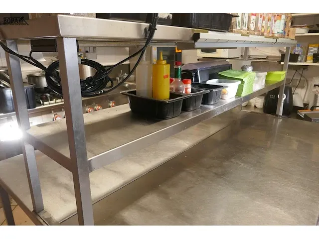 Lot 5 - dubbele rvs werktafel met bodemschap + rek - afbeelding 4 van  4
