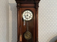Lot 5 - hangklok met slinger - afbeelding 1 van  4