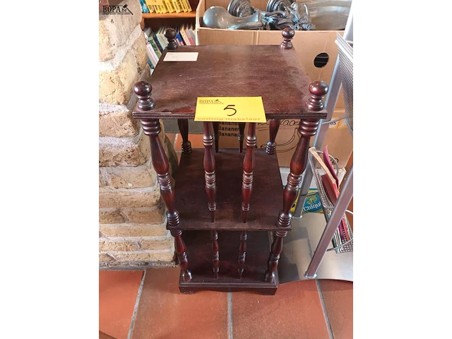 Lot 5 - houten bijzettafel - afbeelding 1 van  3