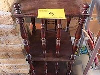 Lot 5 - houten bijzettafel - afbeelding 1 van  3