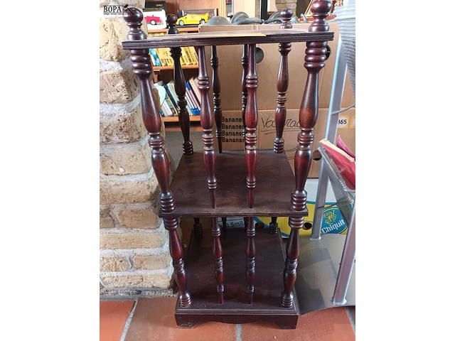 Lot 5 - houten bijzettafel - afbeelding 2 van  3