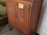 Lot 5 - houten kastje op wielen - afbeelding 2 van  3