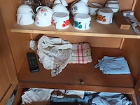 Lot 5 - houten kastje op wielen - afbeelding 3 van  3