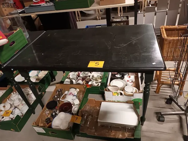 Lot 5 - houten tafel zwart. 3 stuks - afbeelding 1 van  5