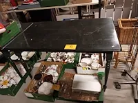 Lot 5 - houten tafel zwart. 3 stuks