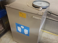 Lot 5 - inbouwkoelkast en klok - afbeelding 1 van  3