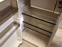 Lot 5 - inbouwkoelkast en klok - afbeelding 3 van  3