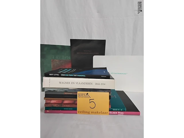 Lot 5 - klassieke boeken opera en operette, 13 stuks - afbeelding 1 van  2