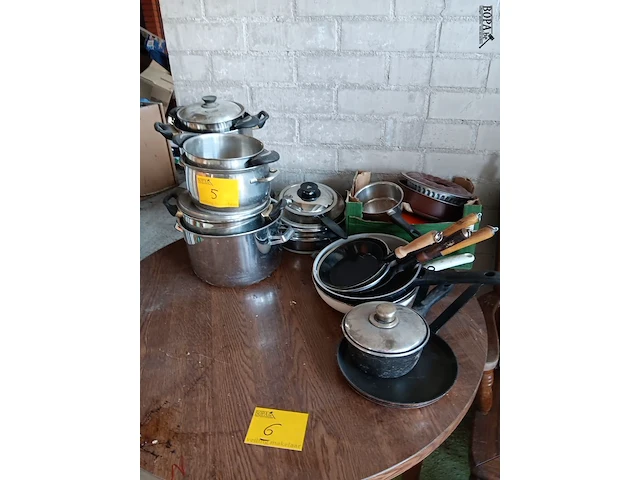 Lot 5 - kookpotten en pannen - afbeelding 1 van  3