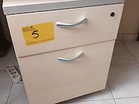 Lot 5 - ladekastje met inhoud