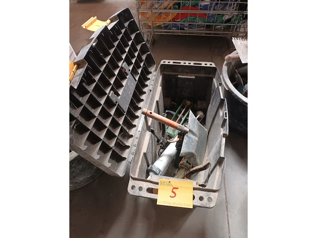 Lot 5 - materiaalkoffer - afbeelding 1 van  4