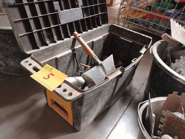 Lot 5 - materiaalkoffer - afbeelding 2 van  4