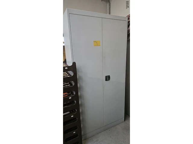 Lot 5 - metalen kast - afbeelding 1 van  3