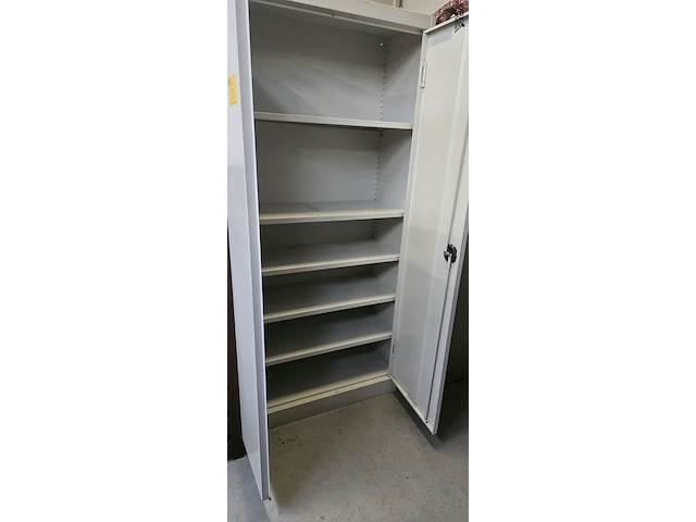 Lot 5 - metalen kast - afbeelding 2 van  3