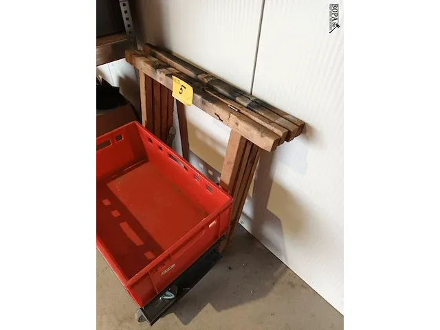 Lot 5 - meubelkarren, schragen en pvc bak. 5 stuks - afbeelding 3 van  3