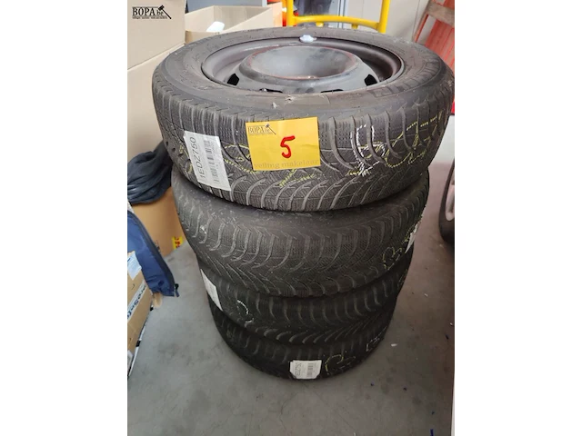 Lot 5 - michelin alpin winterbanden op velg - 4 stuks - afbeelding 1 van  6