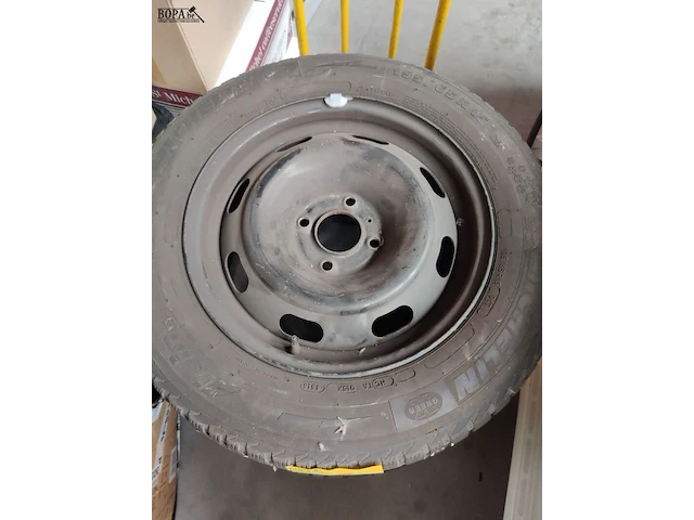 Lot 5 - michelin alpin winterbanden op velg - 4 stuks - afbeelding 2 van  6