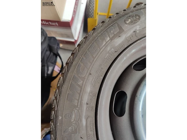 Lot 5 - michelin alpin winterbanden op velg - 4 stuks - afbeelding 4 van  6