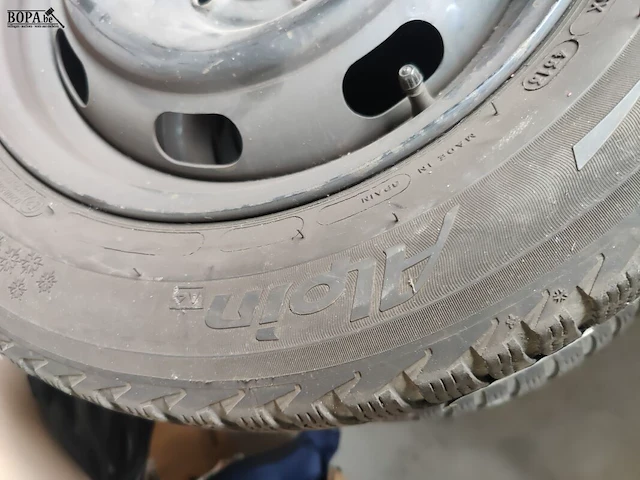 Lot 5 - michelin alpin winterbanden op velg - 4 stuks - afbeelding 5 van  6