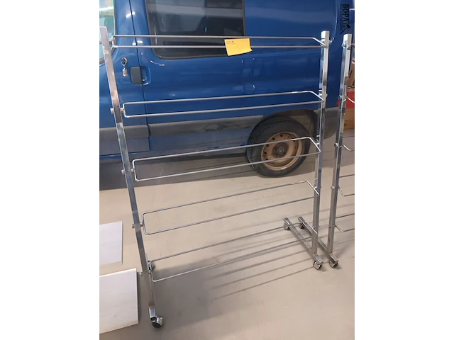 Lot 5 - mobiel schoenenrek - afbeelding 1 van  3