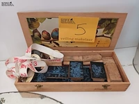 Lot 5 - oude stempels en sleutelhangers