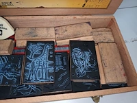 Lot 5 - oude stempels en sleutelhangers - afbeelding 3 van  4