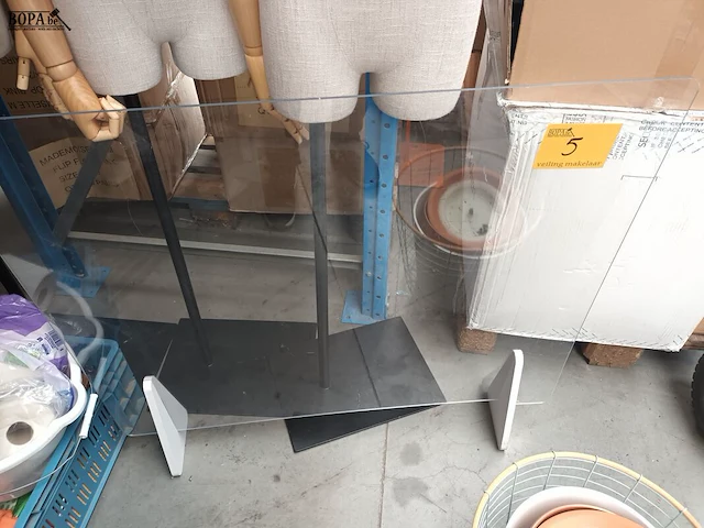 Lot 5 - plexi scherm - afbeelding 1 van  3