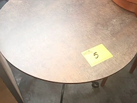 Lot 5 - ronde terrastafel. 3 stuks - afbeelding 1 van  3