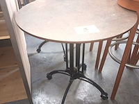 Lot 5 - ronde terrastafel. 3 stuks - afbeelding 2 van  3