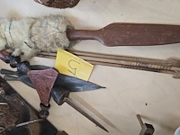 Lot 5 - speren afrikaans 6 stuks en dolk