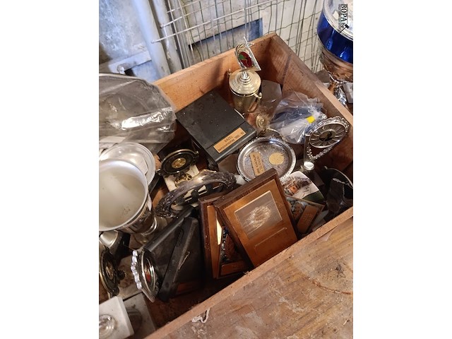 Lot 5 - trofeeën - afbeelding 2 van  3